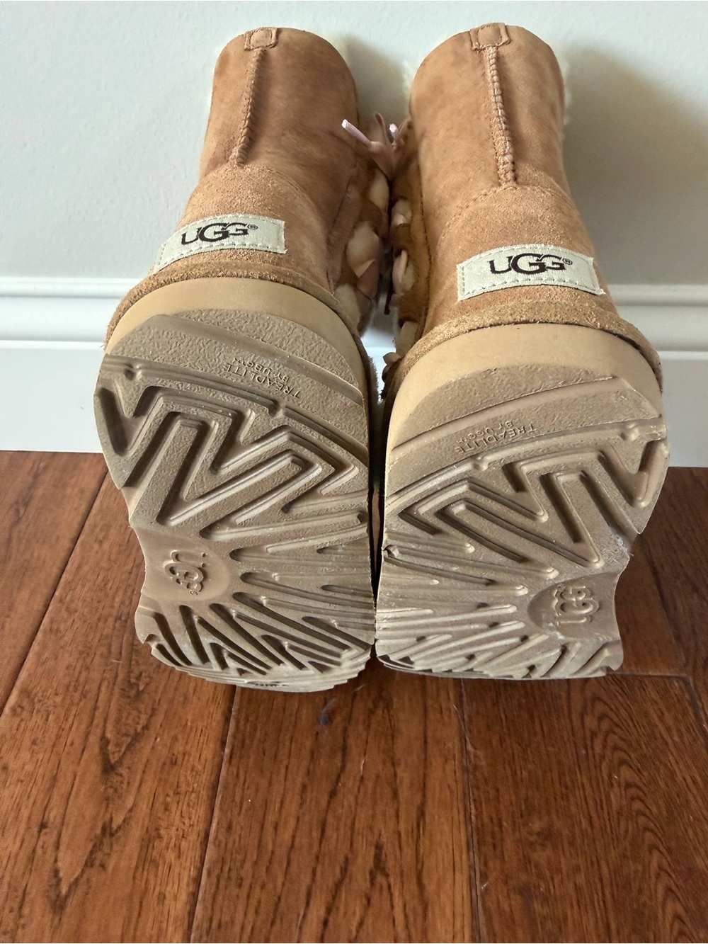 Like New Ugg Kids Cozy Shearling-Lined Boot with Pink Ribbon Detail - Tan Sz 4 - Picture 2 of 3